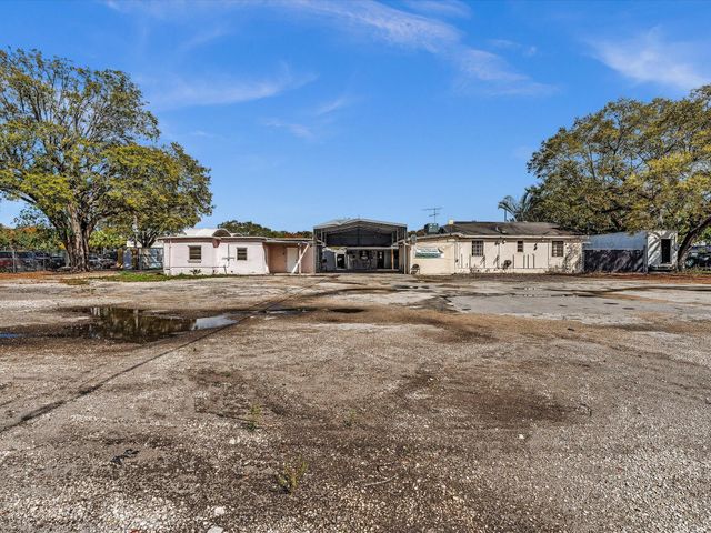 4901 SW 51st Street, Davie, FL 33314