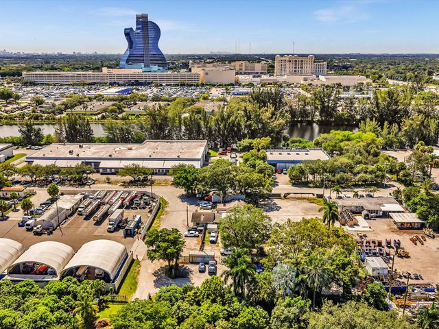 4901 SW 51st Street, Davie, FL 33314