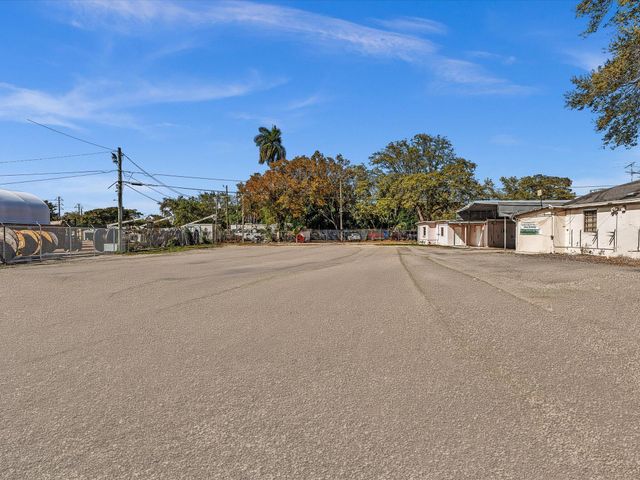 4901 SW 51st Street, Davie, FL 33314