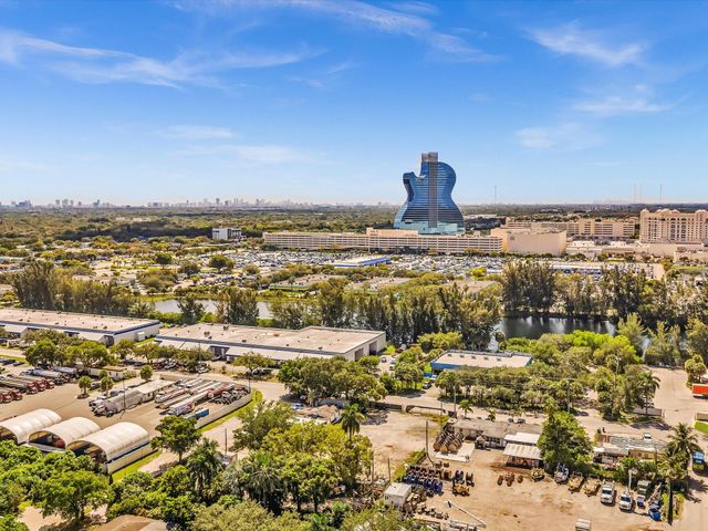 4901 SW 51st Street, Davie, FL 33314