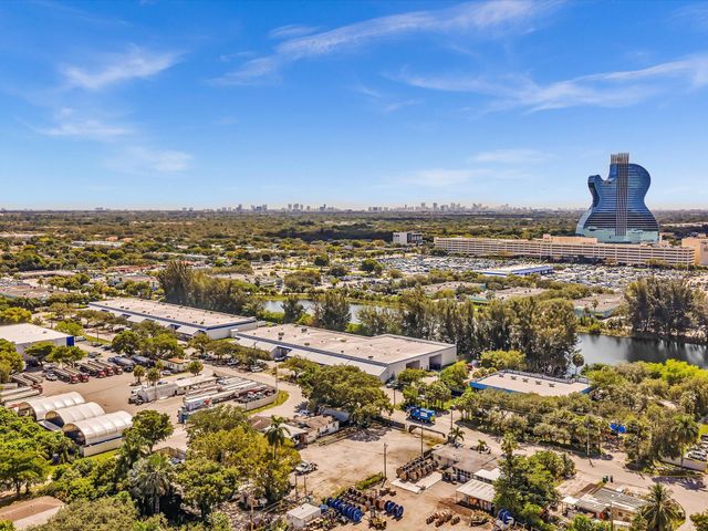 4901 SW 51st Street, Davie, FL 33314