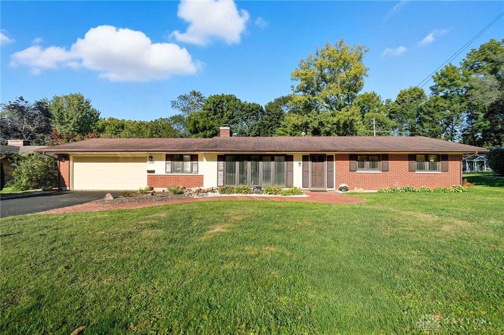 2215 S Linda Drive, Bellbrook, OH 45305