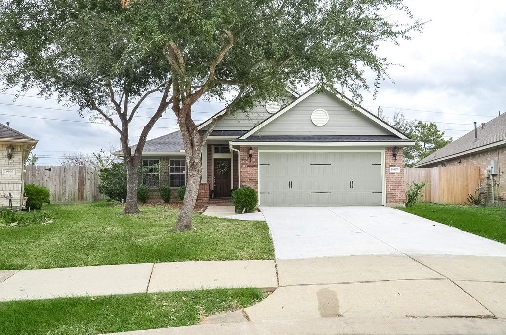 Image 4 of property listing at 19007 Logan Star Court, Richmond, TX 77407