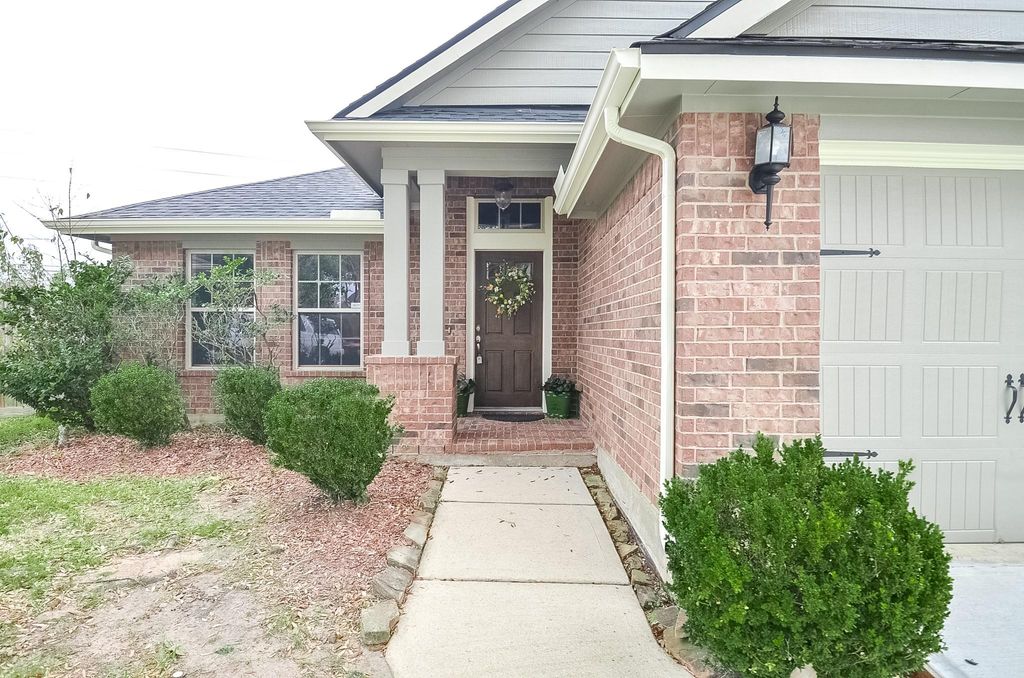 Image 5 of property listing at 19007 Logan Star Court, Richmond, TX 77407