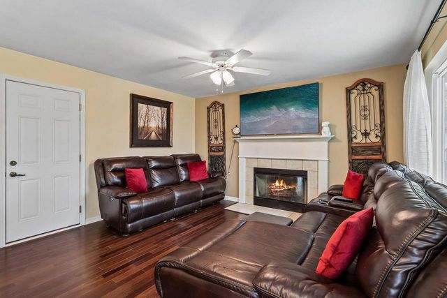 8570 Whitney DRIVE, Oak Creek, WI 53154