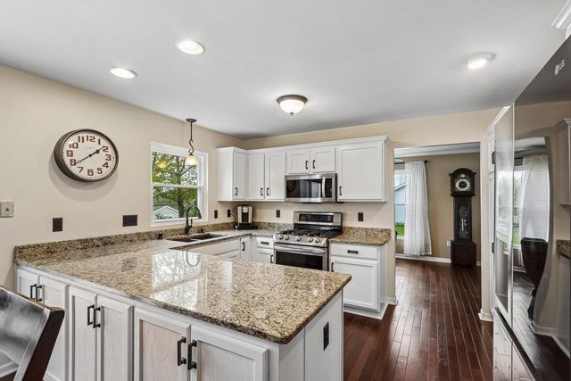 8570 Whitney DRIVE, Oak Creek, WI 53154