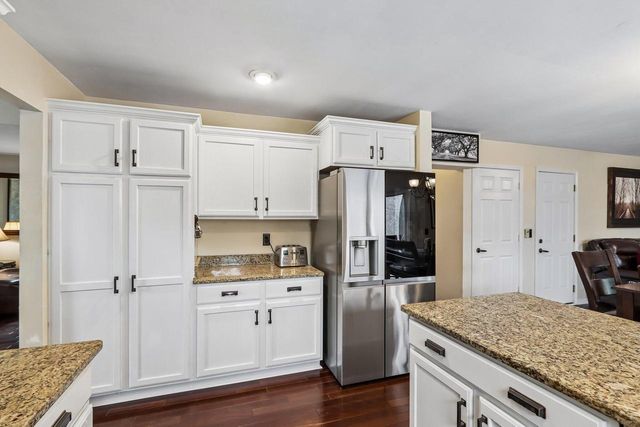 8570 Whitney DRIVE, Oak Creek, WI 53154