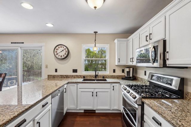 8570 Whitney DRIVE, Oak Creek, WI 53154