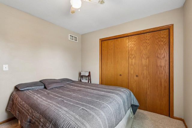 8570 Whitney DRIVE, Oak Creek, WI 53154