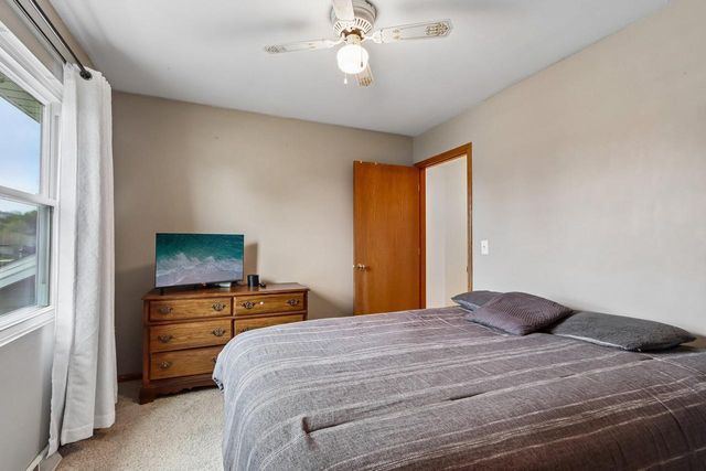 8570 Whitney DRIVE, Oak Creek, WI 53154