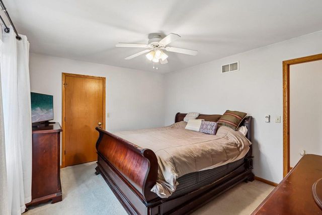 8570 Whitney DRIVE, Oak Creek, WI 53154