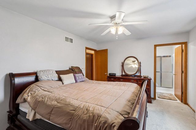 8570 Whitney DRIVE, Oak Creek, WI 53154