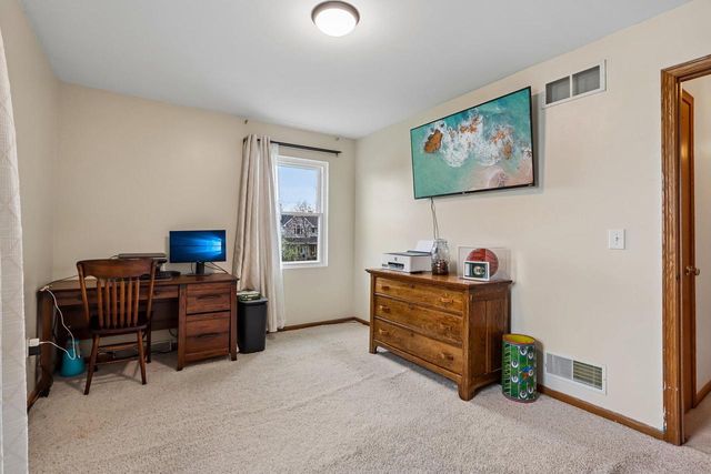 8570 Whitney DRIVE, Oak Creek, WI 53154
