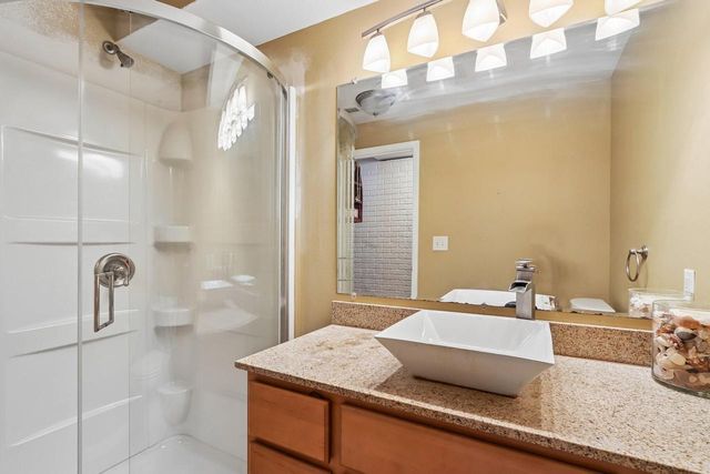 8570 Whitney DRIVE, Oak Creek, WI 53154