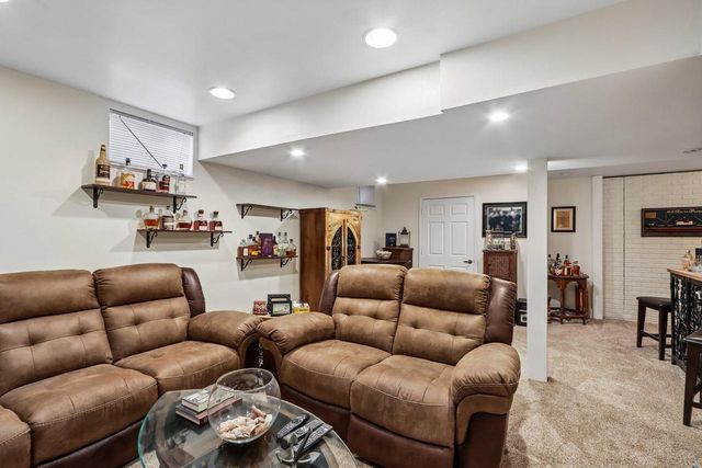 8570 Whitney DRIVE, Oak Creek, WI 53154
