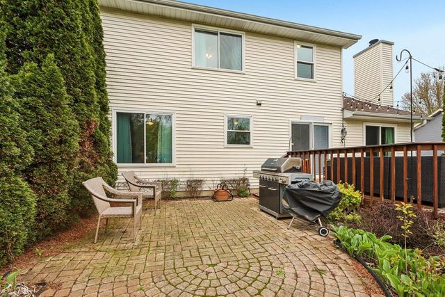 8570 Whitney DRIVE, Oak Creek, WI 53154