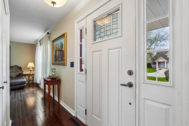 8570 Whitney DRIVE, Oak Creek, WI 53154