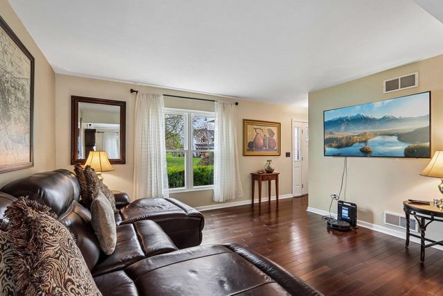 8570 Whitney DRIVE, Oak Creek, WI 53154