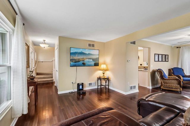 8570 Whitney DRIVE, Oak Creek, WI 53154