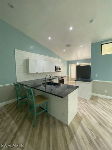 10798 Regent CIR 402, Naples, FL 34109