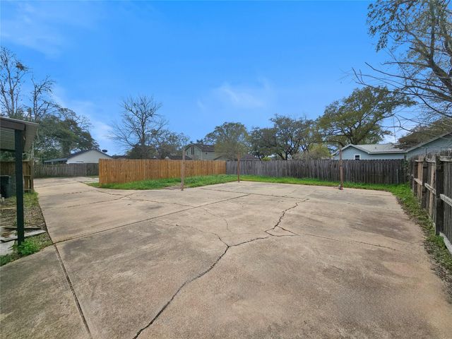 1023 Meyer Street, Sealy, TX 77474
