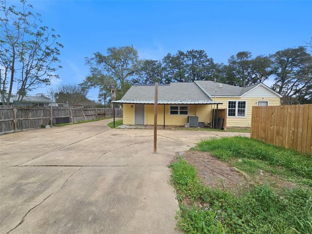 1023 Meyer Street, Sealy, TX 77474