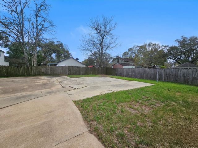 1023 Meyer Street, Sealy, TX 77474