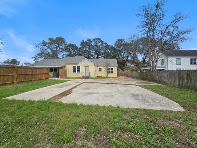 1023 Meyer Street, Sealy, TX 77474