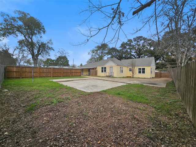 1023 Meyer Street, Sealy, TX 77474