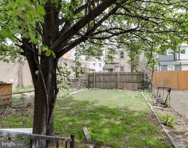 236 N BROADWAY, Gloucester City, NJ 08030