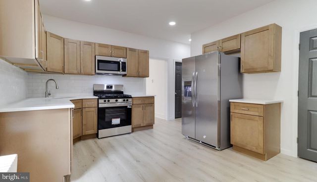 236 N BROADWAY, Gloucester City, NJ 08030