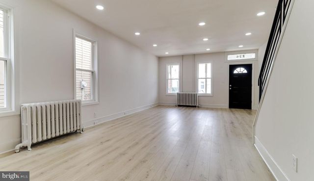 236 N BROADWAY, Gloucester City, NJ 08030