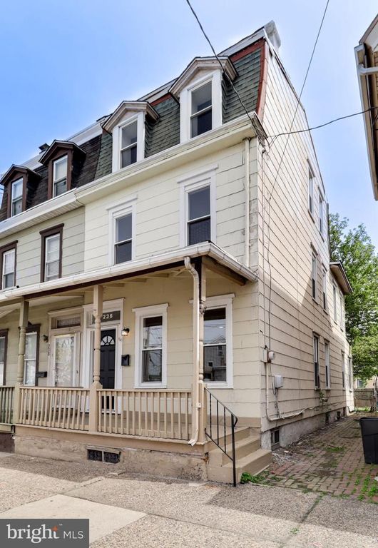 236 N BROADWAY, Gloucester City, NJ 08030