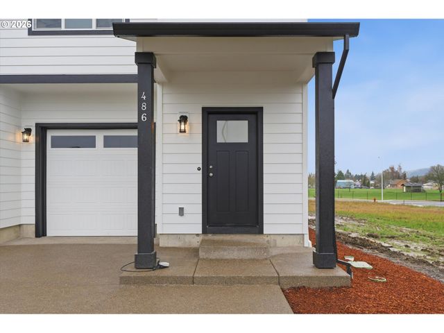 486 E Wilson St, Carlton, OR 97111