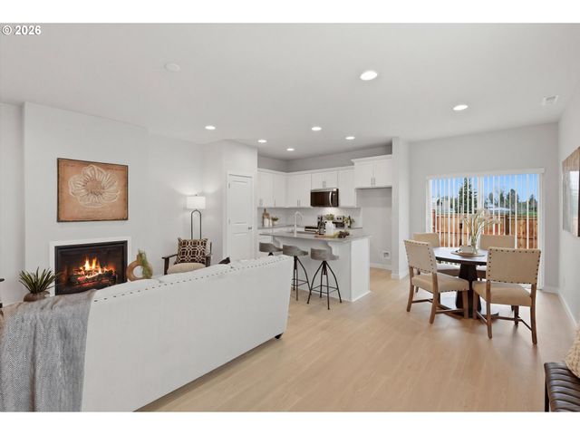 486 E Wilson St, Carlton, OR 97111