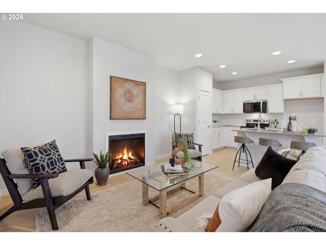 486 E Wilson St, Carlton, OR 97111