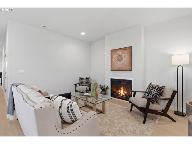 486 E Wilson St, Carlton, OR 97111