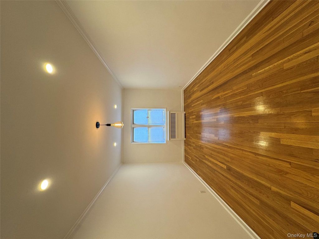 137 Smith A4, Freeport, NY 11520