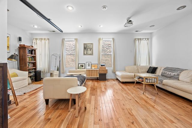 1527 W 18th Place, Chicago, IL 60608