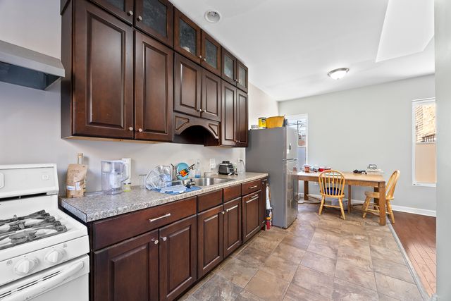 1527 W 18th Place, Chicago, IL 60608