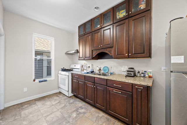 1527 W 18th Place, Chicago, IL 60608