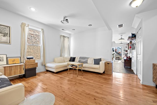 1527 W 18th Place, Chicago, IL 60608