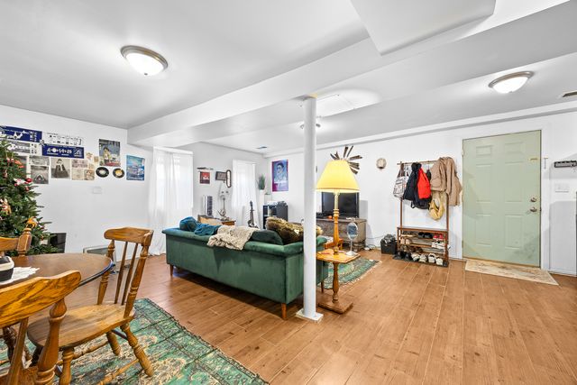 1527 W 18th Place, Chicago, IL 60608