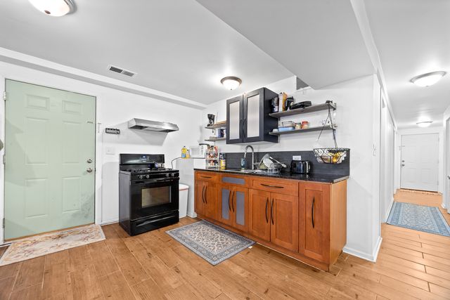 1527 W 18th Place, Chicago, IL 60608