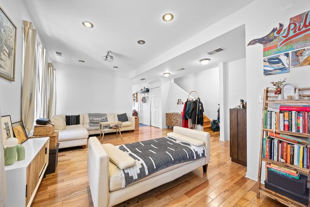 1527 W 18th Place, Chicago, IL 60608