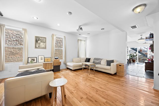 1527 W 18th Place, Chicago, IL 60608