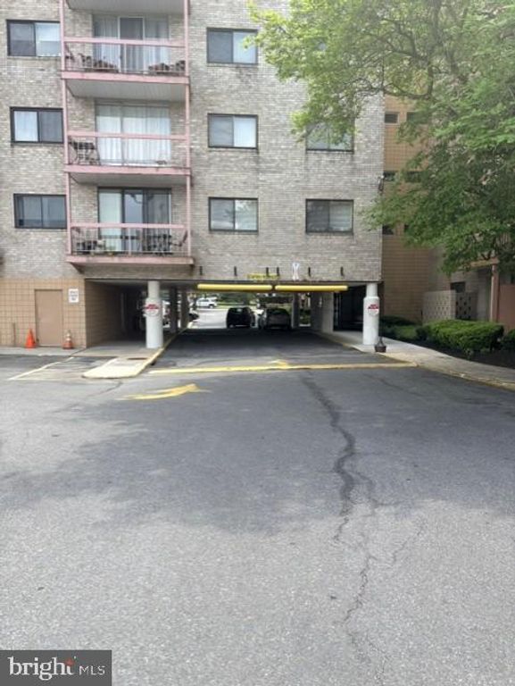 Image 8 of property listing at 130 SLADE AVE #202, Pikesville, MD 21208