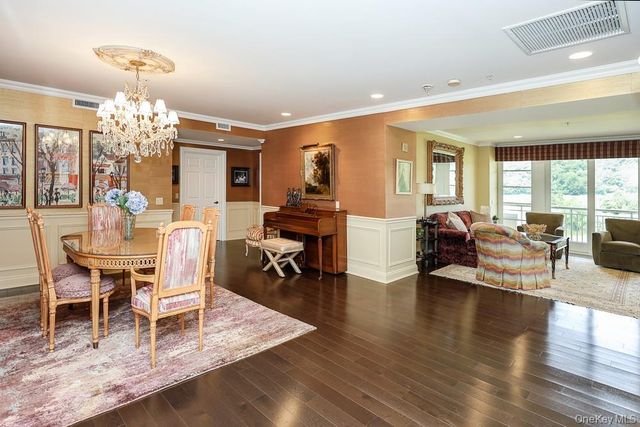 100 Harborview Drive 301, Port Washington, NY 11050