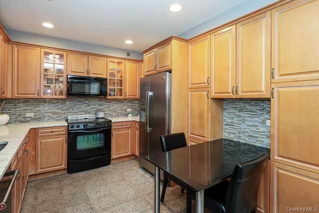 100 Harborview Drive 301, Port Washington, NY 11050