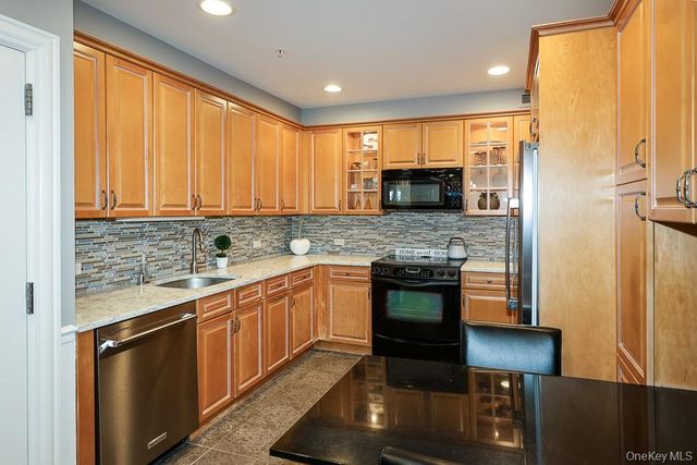 100 Harborview Drive 301, Port Washington, NY 11050